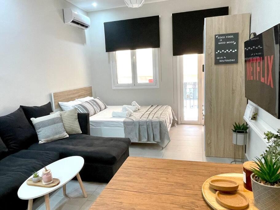 Urban Loft Downtown At Zakinthos Centre Apartment ไซคิย์นธอสทาวน์ ภายนอก รูปภาพ